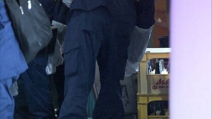 【逃走中】東京・新橋の無料案内所男性スタッフの首を割れたビール瓶で刺した男がタクシーで逃走　男性の命に別条なし