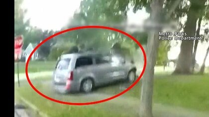 指名手配の男が車でゴルフ場に乱入　追跡のパトカーに突っ込む　走って逃げた男を拘束　アメリカ