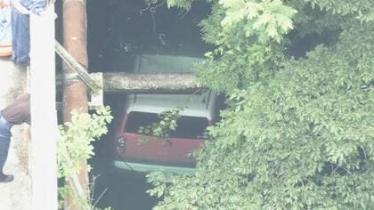 事故直後、自ら「ダムに車が落ちた…」看護専門学校の27歳女子学生が死亡　助けようと飛び込んだ事務長が行方不明