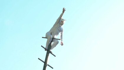 命綱なしの妙技に大歓声　「白ギツネ」3年ぶりに秋空に舞う…200年前から伝わる「竹ン芸」開催【長崎発】