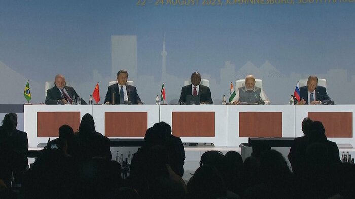 8月24日、首脳会議閉幕後に共同記者会見を行ったBRICS首脳ら(※ロシアはラブロフ外相が出席)