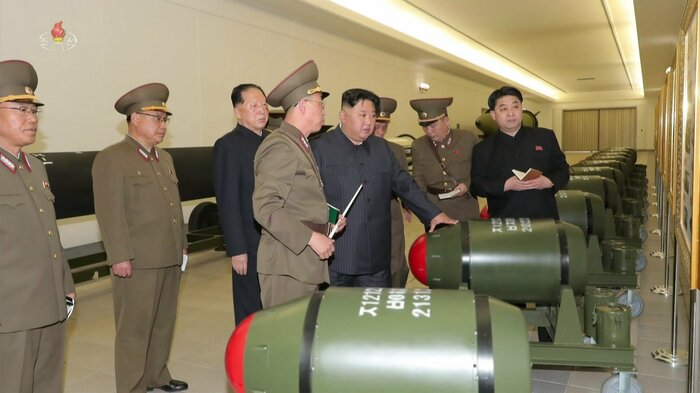 昨年3月に北朝鮮メディアで画像公開された「火山31」弾頭。北朝鮮メディアでは戦術核弾頭としている。