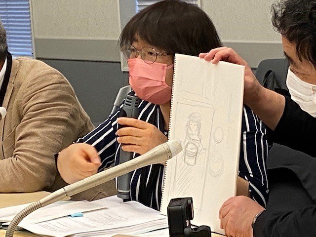 映像を視聴し記者会見する駒井知会弁護士(10月5日国会にて撮影)