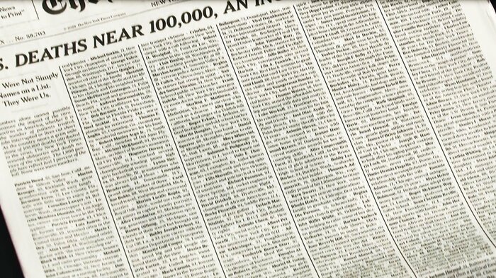 犠牲者1000人の実名を一面全面に掲載したニューヨーク・タイムズ紙