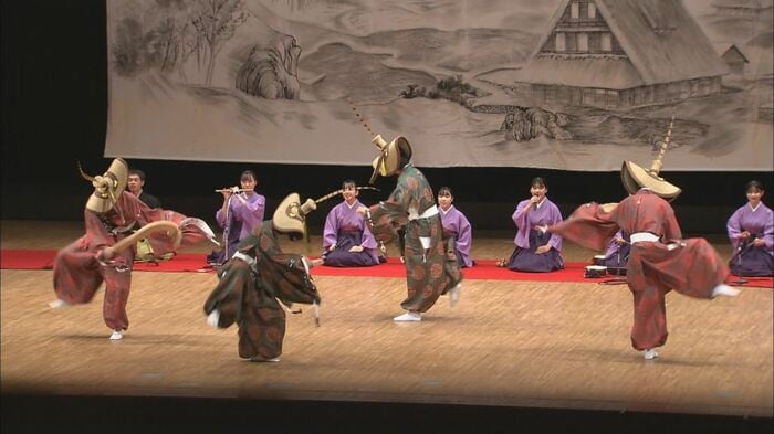 南砺平高校郷土芸能部の公演