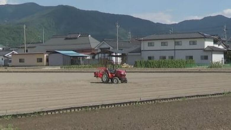 「大きな音がした」　トラクターの近くで倒れていた79歳男性が死亡　1人で田起こしの作業中に転落か　｜FNNプライムオンライン