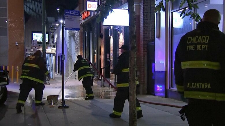シカゴの繁華街で銃乱射…男女4人死亡・14人負傷　女性ラッパーのイベント行われていたナイトクラブに向かって乱射　犯人は逃走｜FNNプライムオンライン