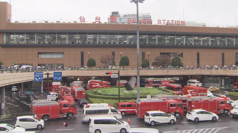 「7号車から煙！」逃げ場ない新幹線車内で薬品漏れ 子ども含む6人が病院搬送…連休最終日の仙台駅で何が｜FNNプライムオンライン