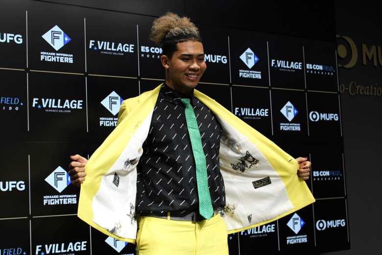 【日本ハム】水谷瞬、パイナップルコーデで5000万円更改！苦境乗り越え「トリプルフォー」誓う｜FNNプライムオンライン