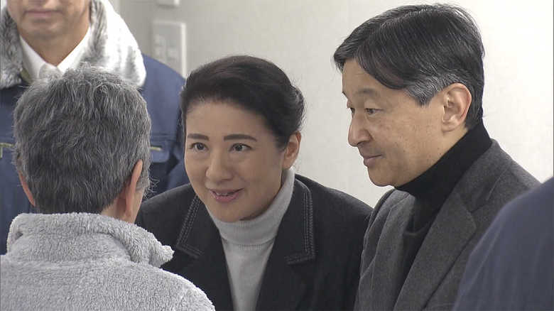 宮城・丸森町で被災者に声をかけられる両陛下(2019年12月)