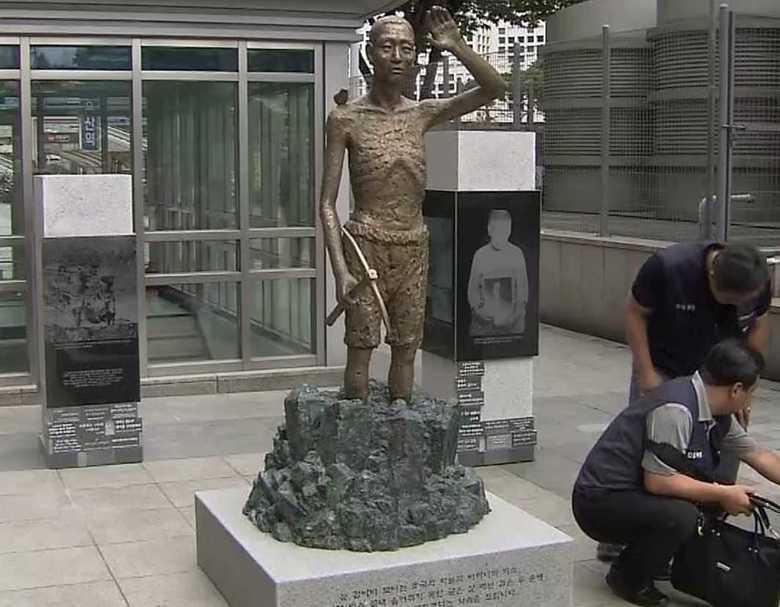 2017年8月 ソウル・龍山駅前に設置された徴用工像