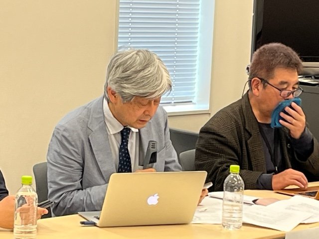 渡邉弁護士（左）「年間千件は不可能でありえない数字」