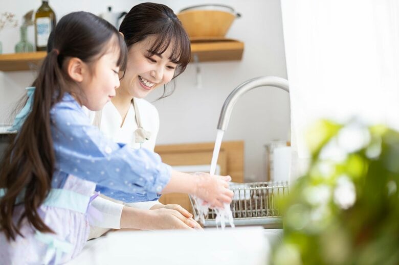 親がまず笑顔であるかが大切だ（イメージ）