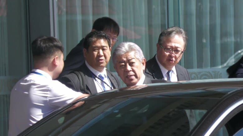 北京に到着した自民党の岩屋前外務大臣ら