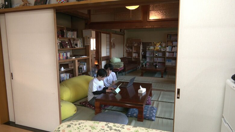 地域の交流拠点であり農泊施設でもある「としょ木漏れ日」の室内