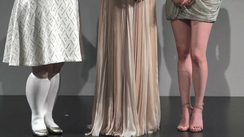 三吉さん、MINAさんは大胆ドレス