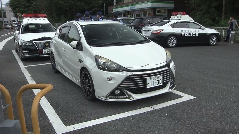 現場から1km離れたコンビニの駐車場で見つかった、犯行に使用されたとみられる車