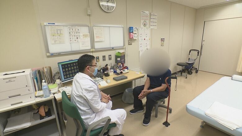 診察に訪れた80代の男性