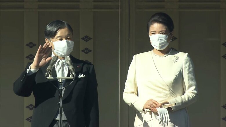 今年の新年一般参賀の様子。皇后さまは、クリーム色のロングドレスを身に着けられていた。