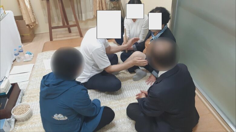 “中心霊”を取り除く様子（オ・ミョンオク氏提供）