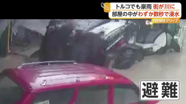 重機に乗り込む人たち（IHA）