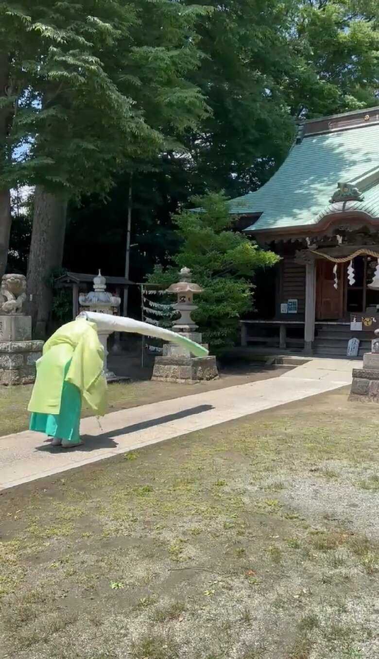 深々とお辞儀