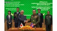 カンボジア陸海軍に通信機材・警備艇供与