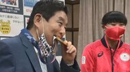 金メダル“かじり”の河村たかし市長にメダリストからも批判殺到…