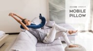 もう持たなくてもいい…どんな体勢でもスマホを固定できる“クッション枕”が登場