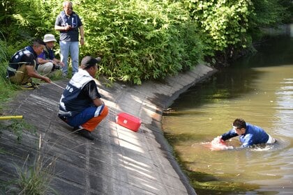 一度落ちたら上がれない!? ため池の怖さがわかる動画が話題…適切な救助の待ち方を聞いた