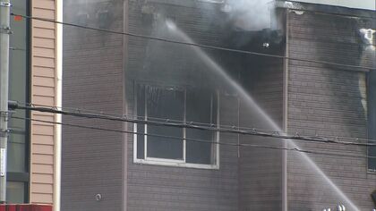 【無罪判決】「異常な幻覚、妄想の圧倒的な影響のもと犯行に突き進んでしまったと認められる」共同住宅に放火し男女2人を殺害した罪に問われた被告は判決に「おかしい、2人の命を奪っているんですよ」〈北海道〉