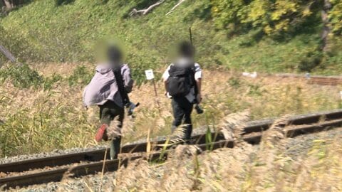 37年の歴史に幕「くしろ湿原ノロッコ号」　ラストラン撮影？機材を手に線路内侵入する2人組の姿　「ルール守って」ファンから怒りの声