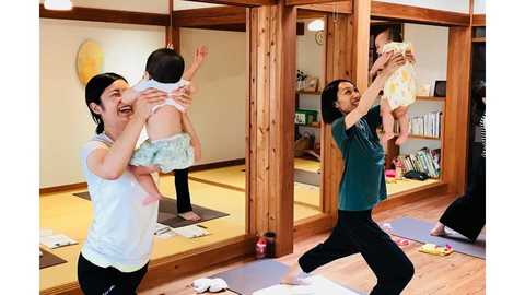 副業儲かってますか 赤ちゃんと一緒に 楽しく英語で学ぶヨガ 講座