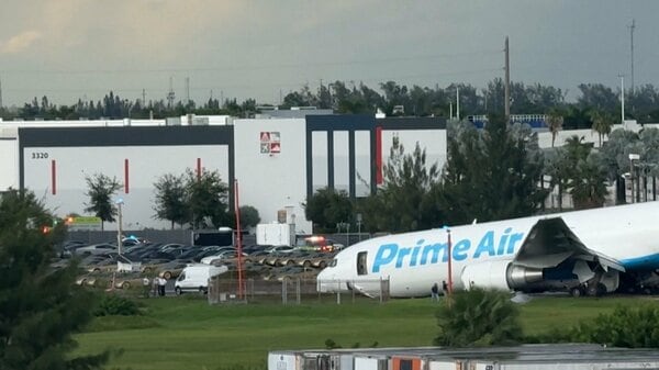 アマゾン貨物機がオーバーラン、車に衝突し5人死亡 アメリカ・フロリダ州|FNNプライムオンライン
