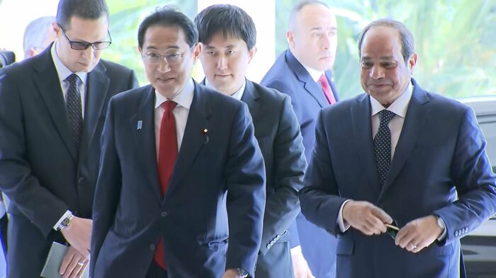岸田首相とエジプトのシシ大統領(日本時間30日午後5時すぎ)