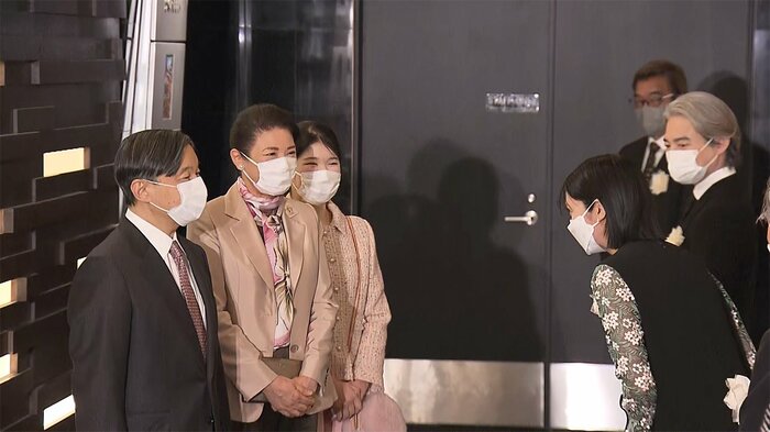 「Dr.コトー診療所」上映会に到着された両陛下と愛子さま(去年12月28日)