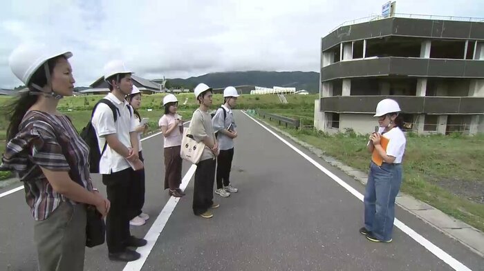 早稲田大学の学生6人が震災遺構の米沢商会ビルを訪れた