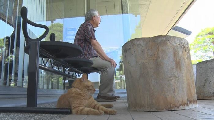 飼い主の元館長・大原さんとムクニャン