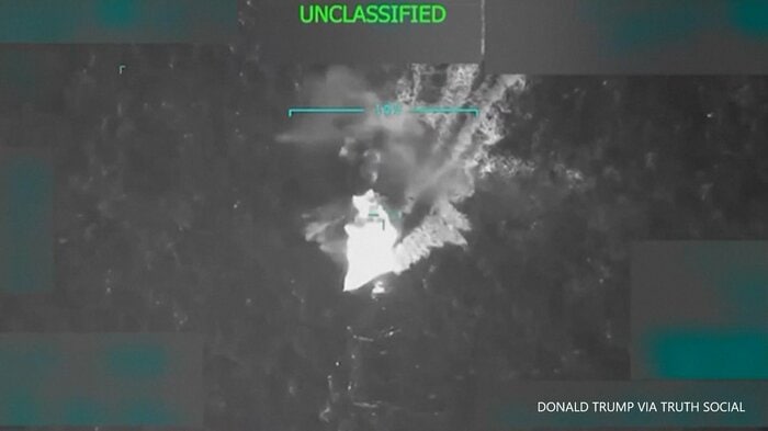 トランプ政権が公開したベネズエラの船の空爆映像