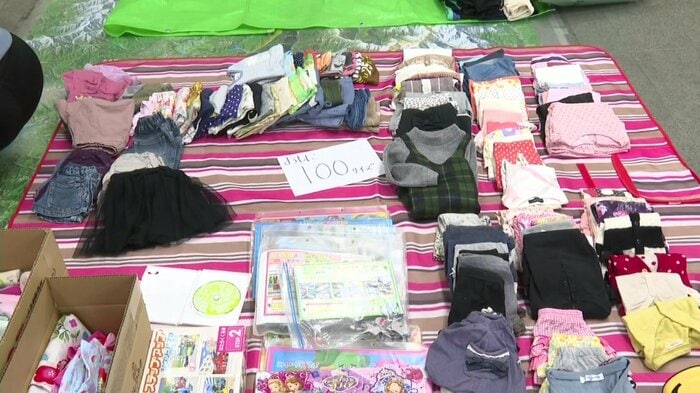 原さん親子が持ち寄った服