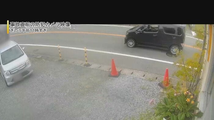 かなりのスピードで通り過ぎる軽自動車(福岡市西区･9月20日)