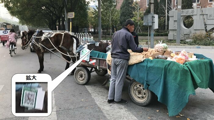 屋台の荷台にもQRコード (写真:西村友作氏撮影)