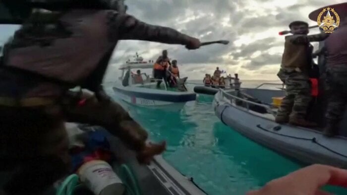 中国海警局がフィリピン軍の補給船に接近(南シナ海 17日)