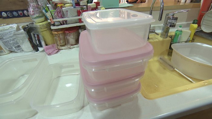 まるでパズル…「名もなき家事」保存容器とフタの組み合わせが見つからない問題はシールやペンで「見える化」を