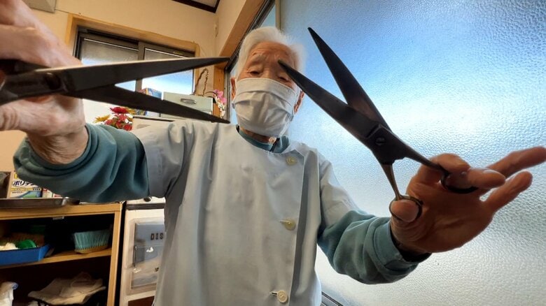“お客さんを笑顔にしたい”世界最高齢108歳の現役理容師【アスヨク！】｜FNNプライムオンライン