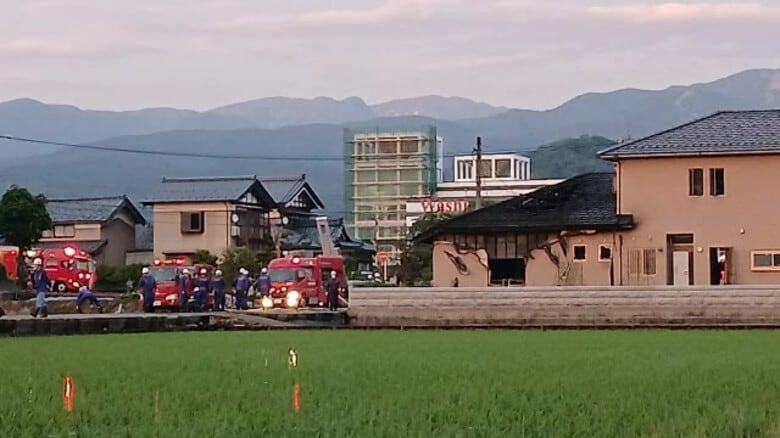勝山市で住宅火災　車庫から出火し住居の一部に延焼　住人2人は逃げ出してけがなし　【福井】｜FNNプライムオンライン