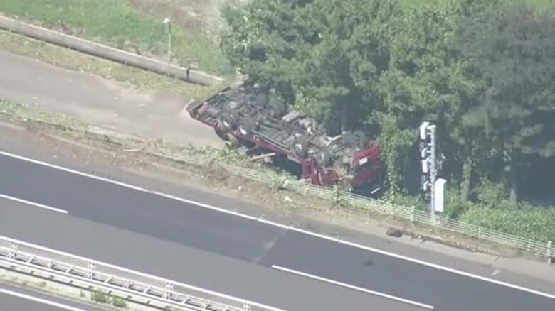【速報】仙台東部道路で トラックが道路わきに転落　運転手を救助｜FNNプライムオンライン