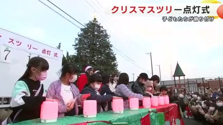 クリスマスツリー点灯式　子どもたちが飾り付け　岩手県盛岡市｜FNNプライムオンライン