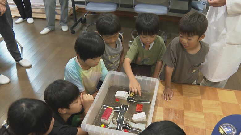 “液状化の仕組み”とは？実験通し親子で自然災害学ぶ「災害を自分ごととして捉えて備えを」新潟｜FNNプライムオンライン
