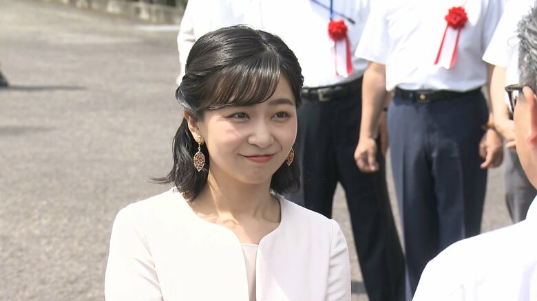 佳子さまが御殿場市に到着　ワンピースにノーカラージャケットの装い　全日本高等学校馬術競技大会の開会式へ｜FNNプライムオンライン